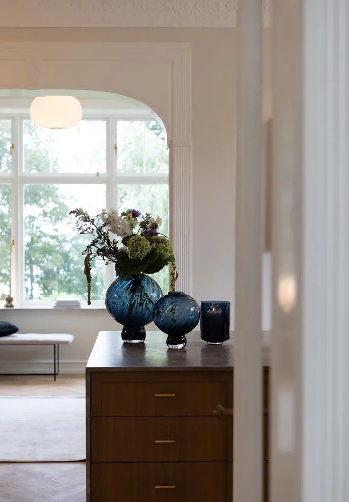 Specktrum Meadow Swirl Cylinder vase (w. foot) - Blue